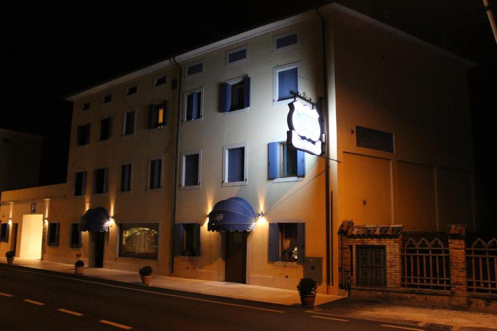 Hotel Calvi-Ristorante Mainor Vittorio Veneto Exterior photo